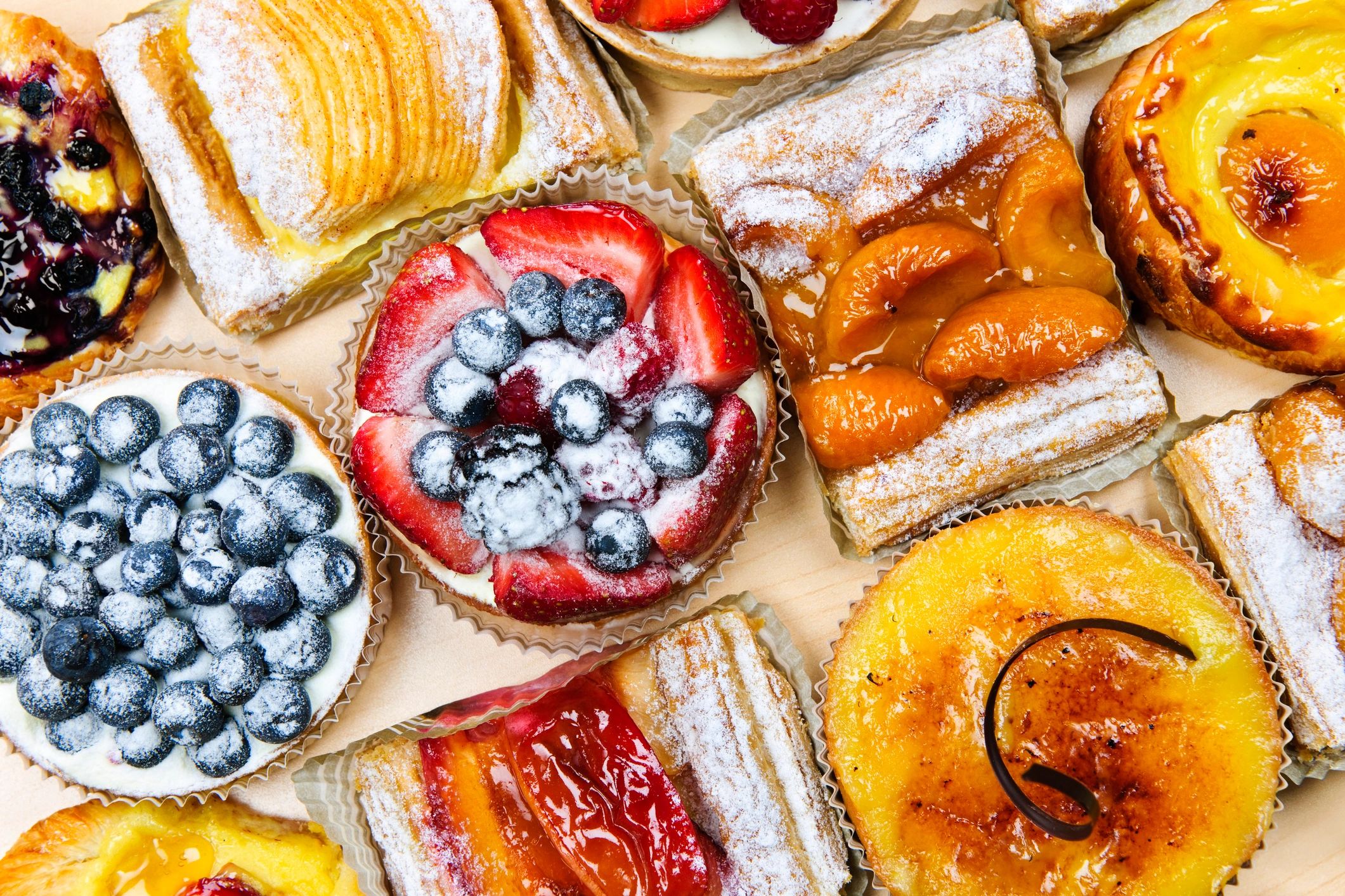 bakery cakes and desserts